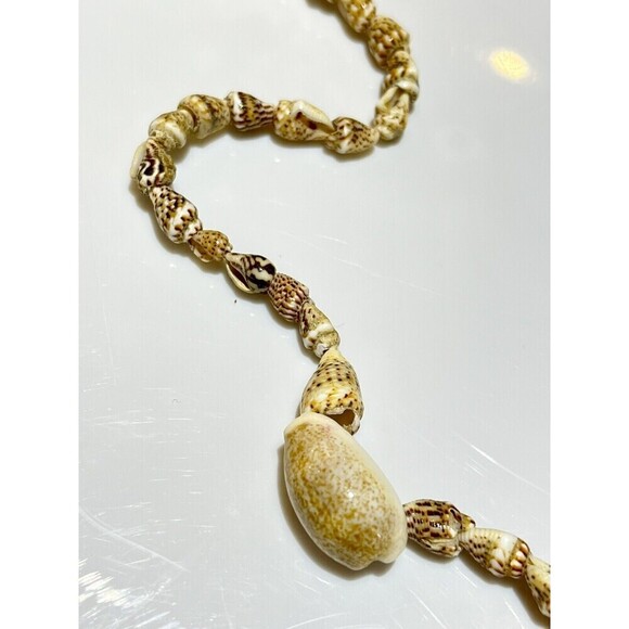 Small Conch Natural Seashell 32in Long Necklace Shells Coastal Jewelry Vtg - Picture 2 of 9